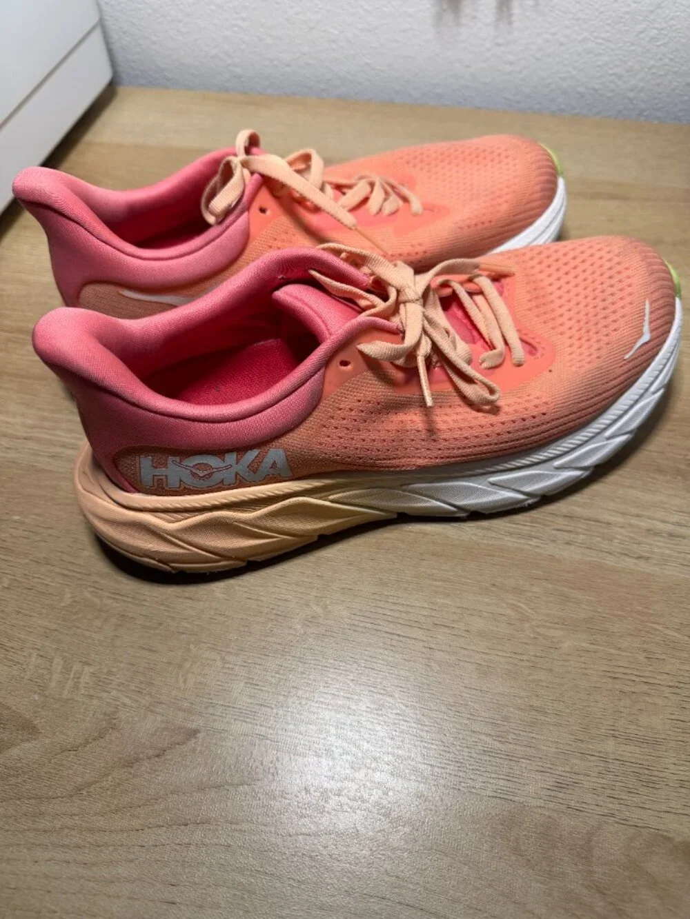 HOKA Women's Arahi 7 'Papaya Coral' Running Shoes - Size 7
